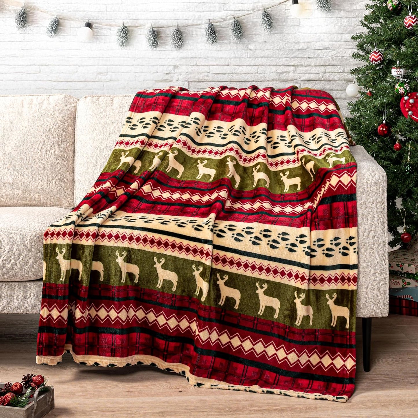 Red Christmas Fleece Throw Blanket – Soft, Plush & Warm Holiday Cabin Decor (50x60)